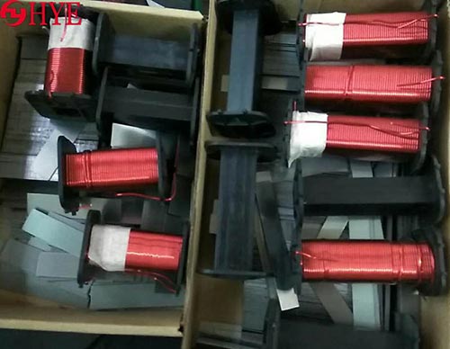 新品分頻器音圈矽鋼片I型自動(dòng)插片機(jī) 新品分頻器音圈矽鋼片I型自動(dòng)插片機(jī)